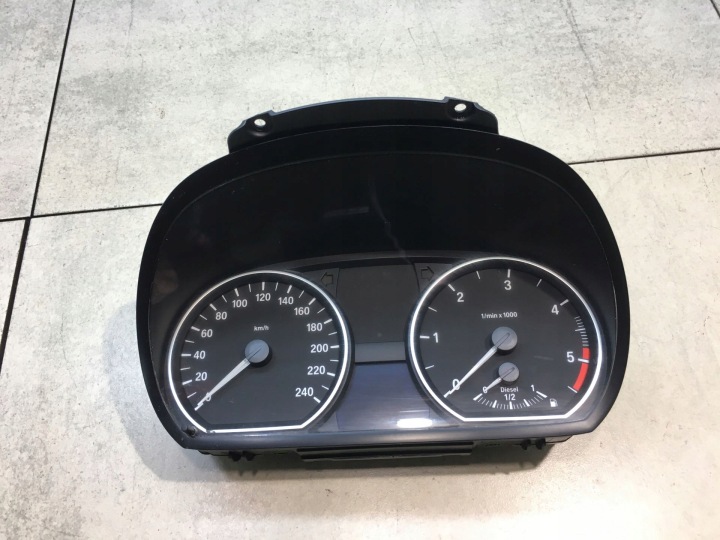 Instruments tachymètre compte tours Horloge montre tableau bord BMW 1 E87 118 D 9141475