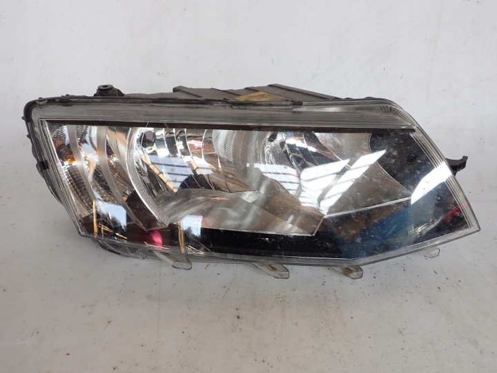 SKODA OCTAVIA III 12-16 Feux phare Droit Avant Avant