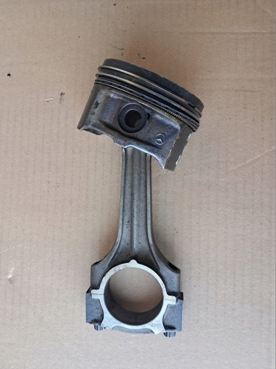 piston MERCEDES W124 2,0 M111 111.940