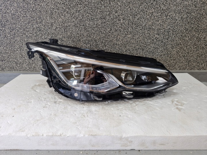 light right VW Golf VIII FULL LED IQ Light