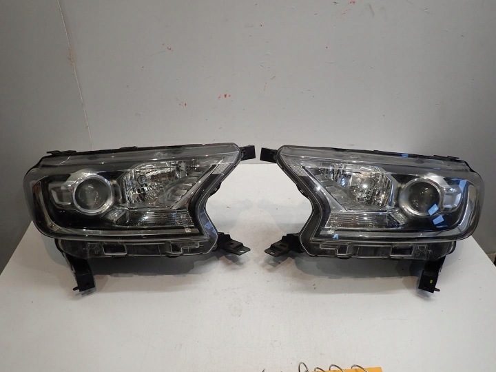 light front front left FORD RANGER III LIFT 2015
