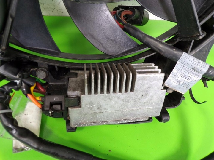 AUDI A4 B6 COOLANT VENTILATOR 8E0121205C 4