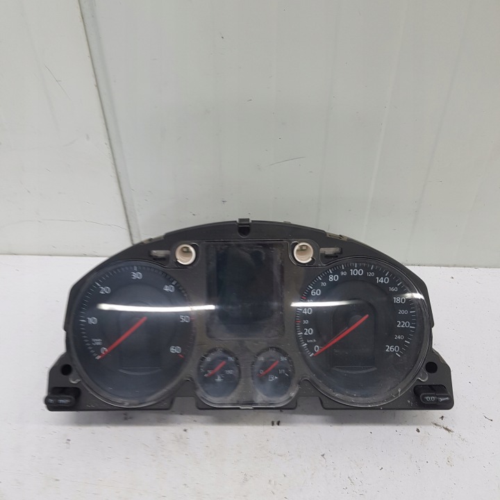 Horloge montre tableau bord Instruments tachymètre compte tours VOLKSWAGEN PASSAT B6 1.9 TDI 3C0920871E