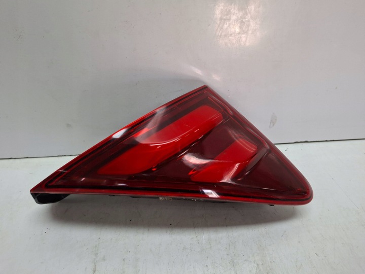 Licht hinten rechts für die Heckklappe 9805511280 PEUGEOT 3008 und LIFT 2013