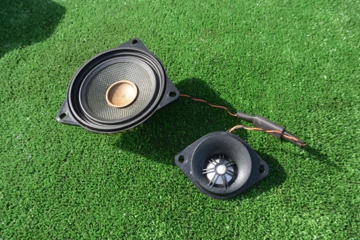 speaker SREDNIOTONOWY HARMAN KARDON BMW F15 X5 KPL