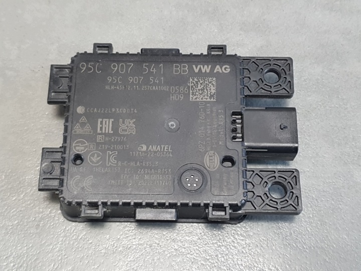Audi Q6 e-tron Radar tempomatu actif 95C907541BB