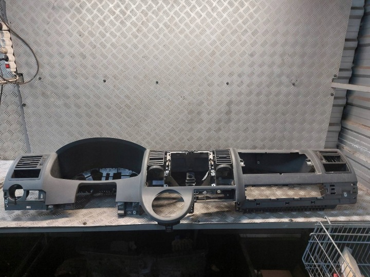 cockpit dashboard instrument panel VOLKSWAGEN TRANSPORTER T5 7H1857005