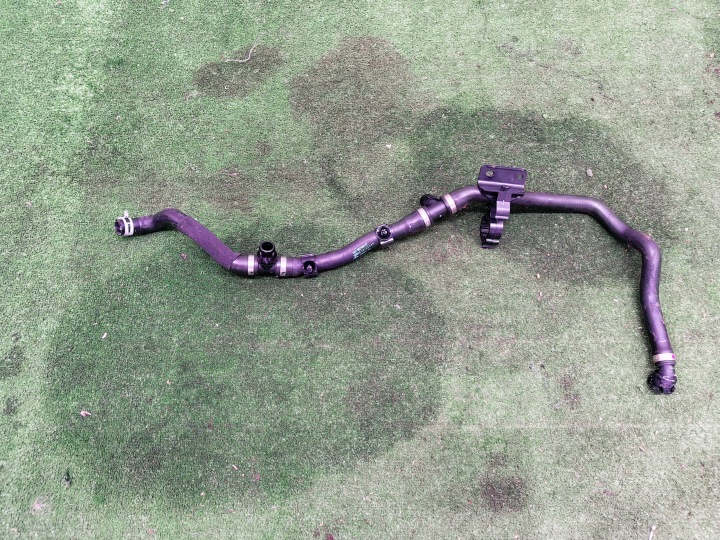 BMW X7 G07 Schlauch Rohr des Wassers 6821653