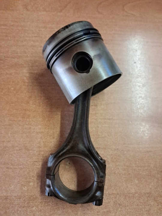 piston MERCEDES W123 2,0 115.938 1150301017