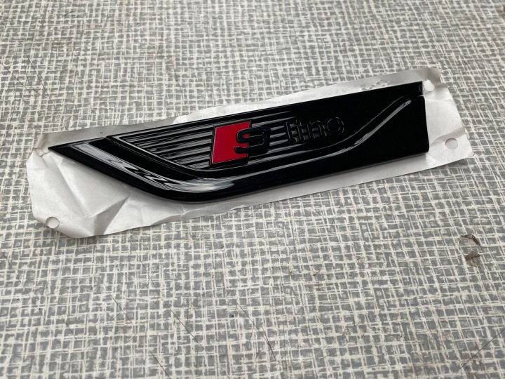 EMBLEMAT des Kotflügels links Original AUDI A5 8W6853601B @A
