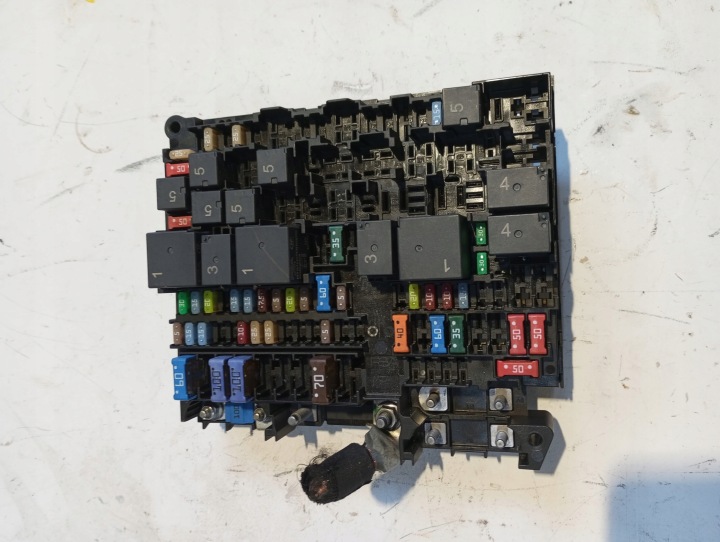 Kasten BSI der Sicherungen PEUGEOT 3008 III 9858851480