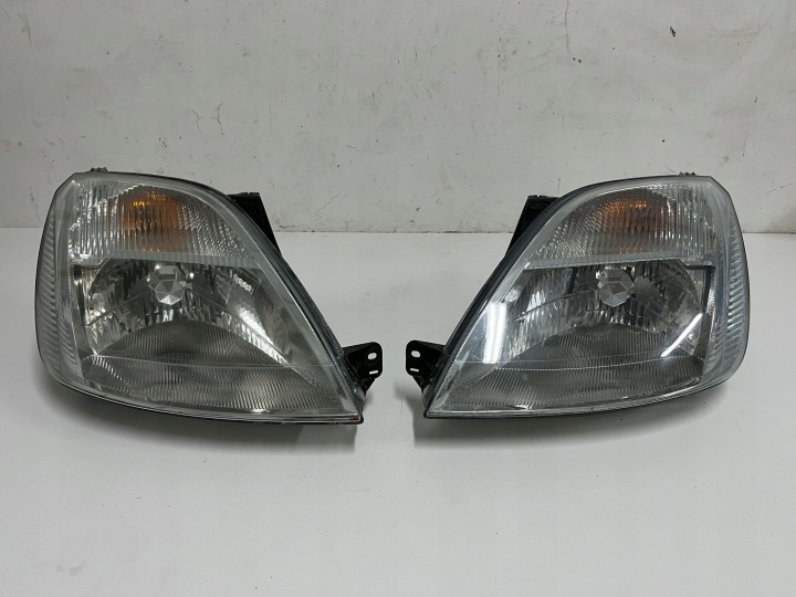 Licht Reflektor vorne rechts links Ford FIESTA Mk6 02-05r.