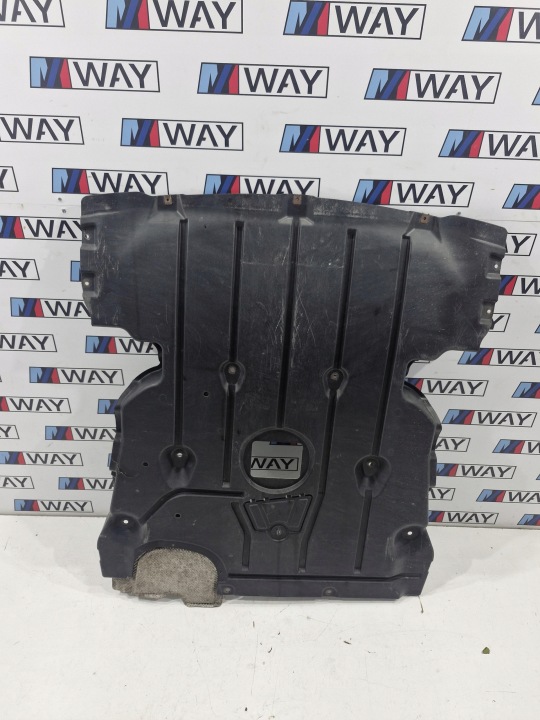 BMW E81 E82 E87 cover cover chassis of the engine