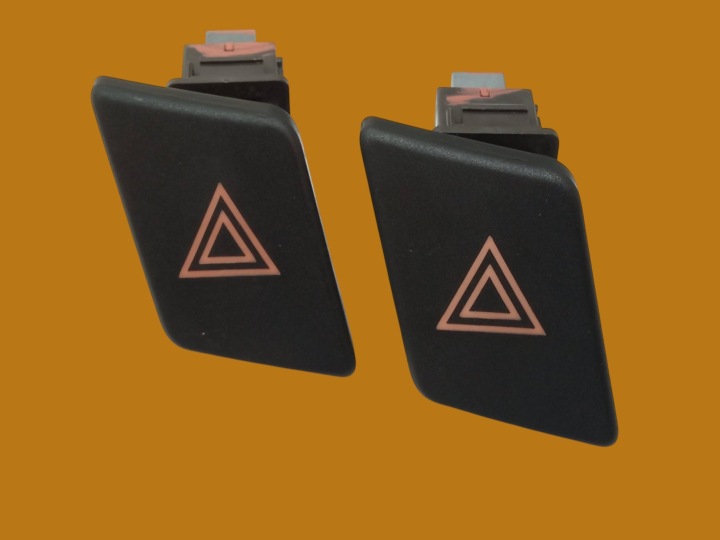 switch of warning lights 843320D020 Toyota Yaris II (2005-2011)