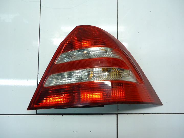 MERCEDES W203 LIFT light right right rear part 2038202064