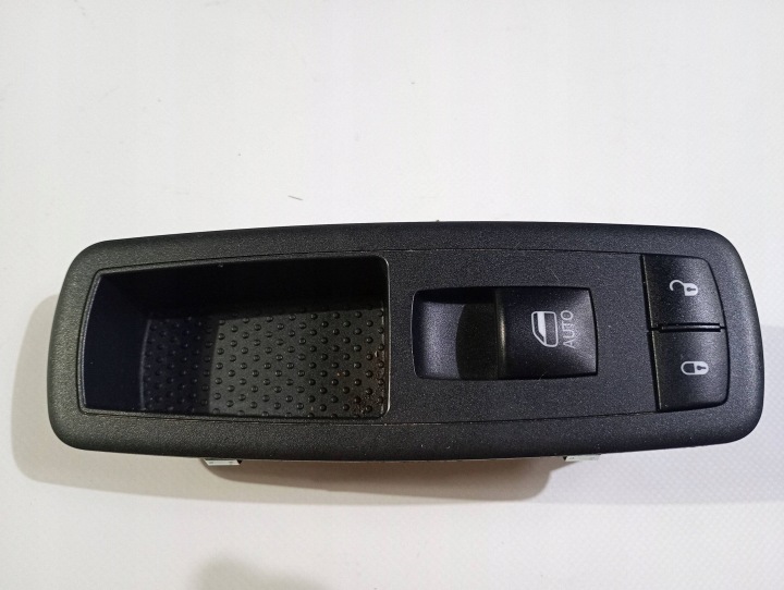 Panel ovladac tlačítko okna pravý Dodge Charger 2015