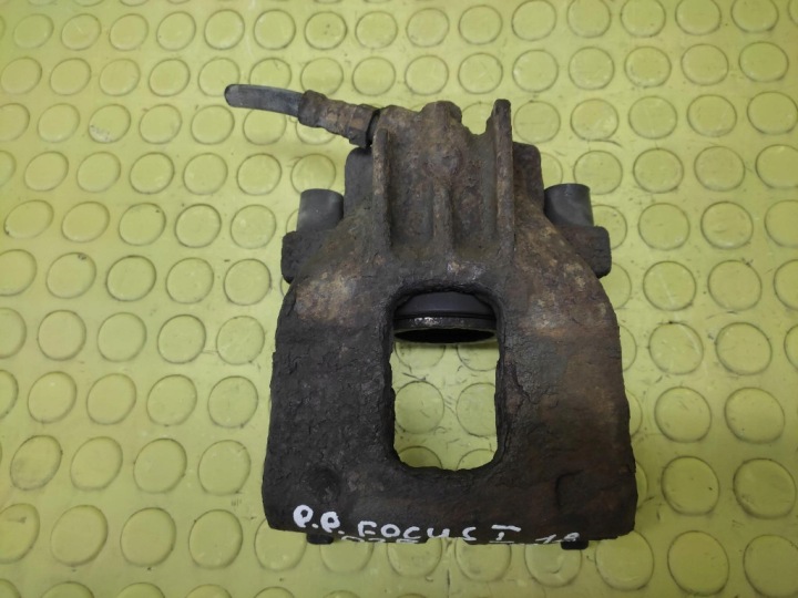 FORD FOCUS MK1 1.8 TDDI strmeň pravý predok