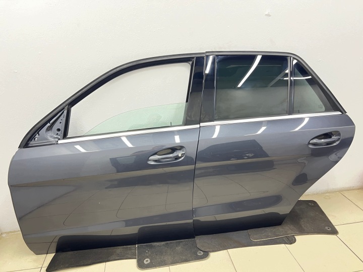 dvere ľavý predok kompletné MERCEDES ML W166 Originál LAKIER 755 (11-15)