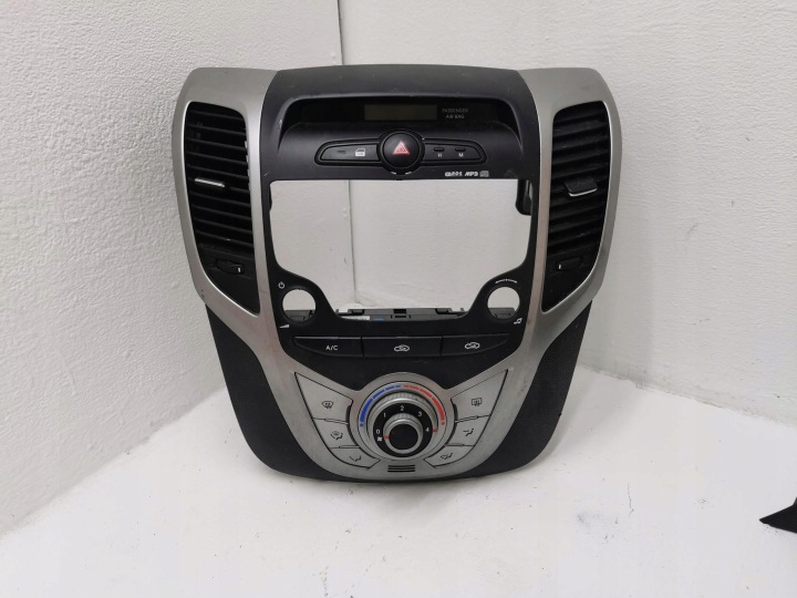 PANEL of the air conditioning HYUNDAI IX20 97250-1K0704X