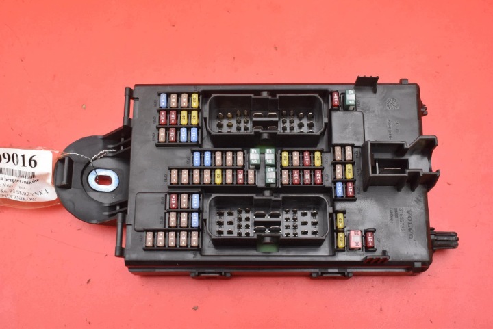 Kasten der Sicherungen 32142591 VOLVO V60 2 II 2.0 T5 250 KM LIFT 23