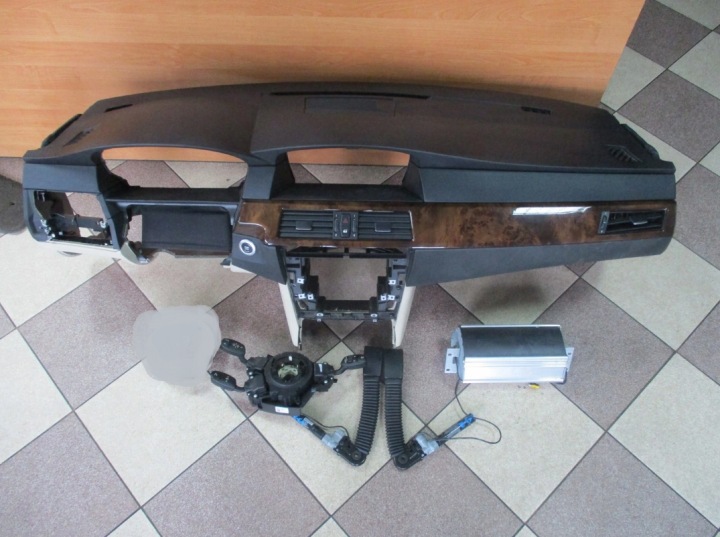 Deska tábla pulpit BMW 5 E60 LIFT krém szinű