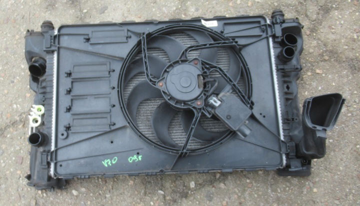 VOLVO V70 2.0 D 09R Kühler komplett P31305135