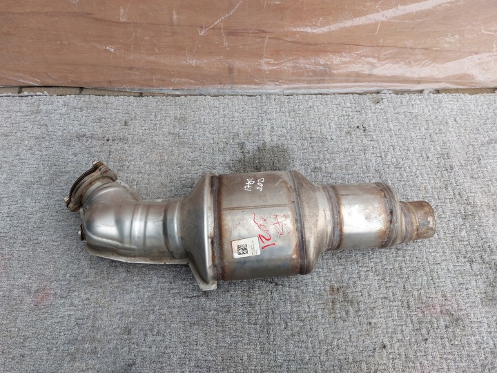 Audi A4 B9 Katalizator 8W0131703BD 8W0230AB 2021r
