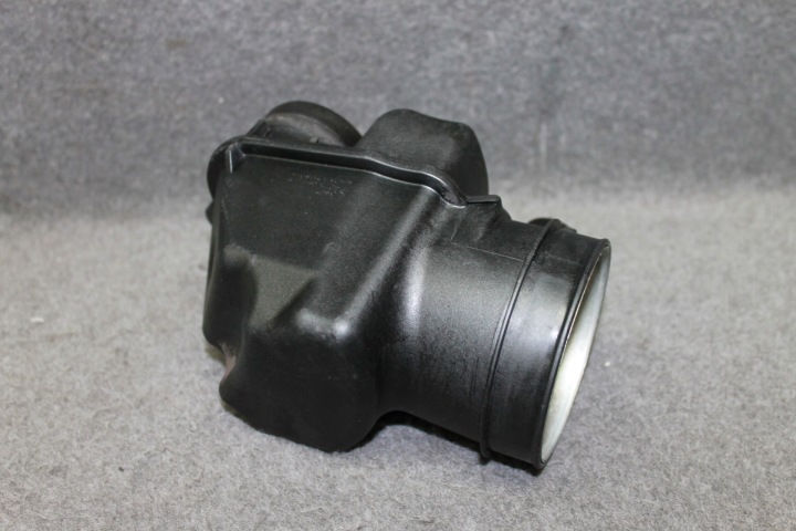 BMW M5 F10 M6 F12 F13 F06 5.0i S63B44B drain air hose 1-4 - 7843277