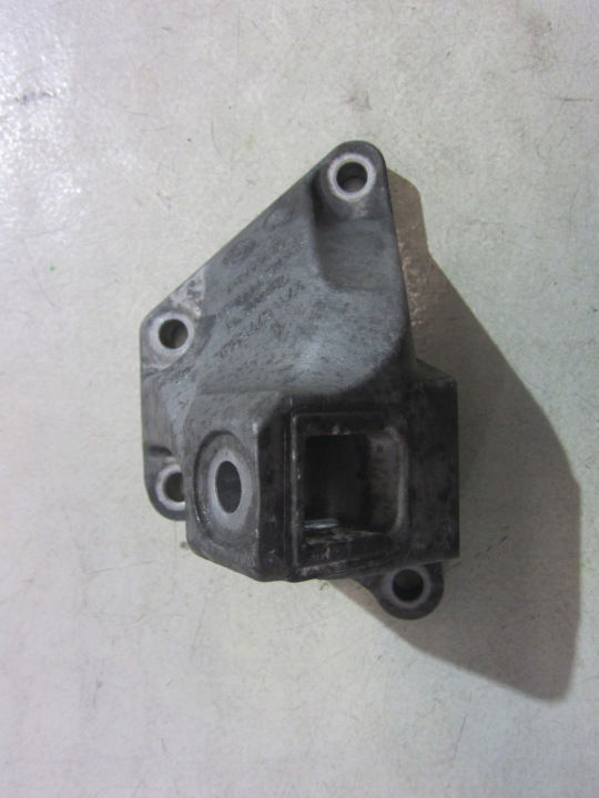 BMW F10 550i F01 N63 Supporto motore staffa fissaggio Destro 6775904