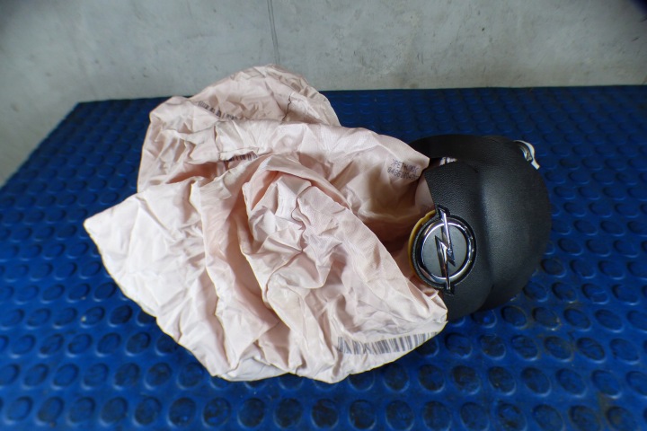 légzsák AIRBAG 39118076 po wystrzale Opel Astra K V