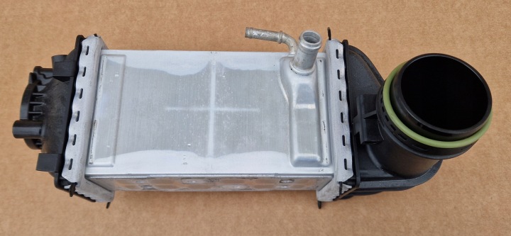 Radiatore / Raffreddatore radiatore intercooler 05C145785D VW SKODA 1.0 TSI nuovo Originale