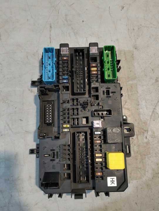 pojistková skříňka OPEL ASTRA H OE 13206762HK