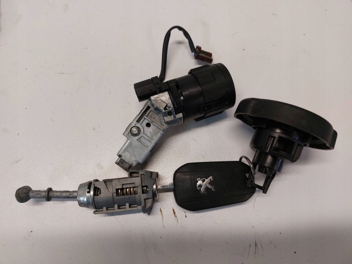 Vžigalna ključavnica + vložek + ključ + pokrovček za gorivo Peugeot 308 T9 13-21 5