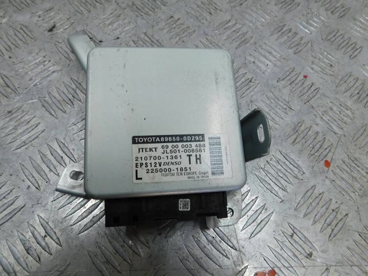 module control unit of the control TOYOTA YARIS III 3 89650-0D295