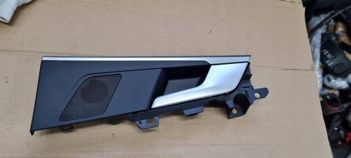 AUDI A4 B9 8W kilincs kárpitok BOCZKA ajtó jobb jobb far 8W0959524B