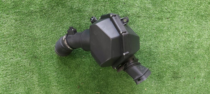 cover of a filter, air left BMW M5 M6 F10 F11 F06 F12 F13 7843291
