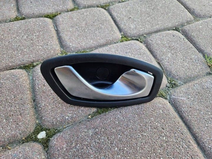 Poignée Portière Interne Droit chrom Trafic Clio Renault Zoe 806700005R