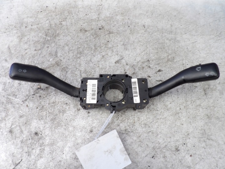Skoda Fabia a páčky pod volant a ovládání 4B0953503F