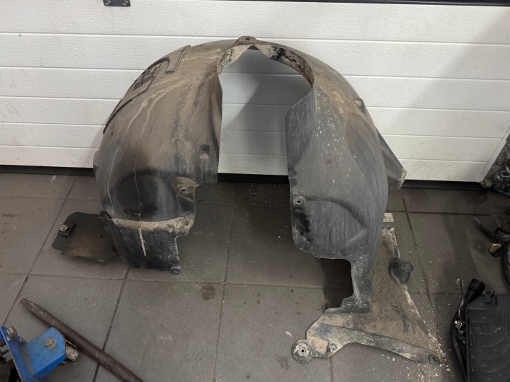 podblatník pravý předek Mercedes CLA W117 A2466900930