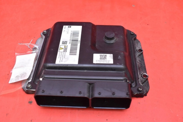 riadiaca jednotka počítač MOTORA 55579443 OPEL ASTRA 4 IV J 1.7 CDTI 110 KM 09-12