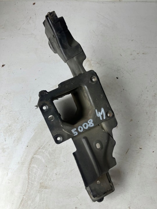 quarto LONGHERONE staffa OSSATURA Anteriore PEUGEOT 5008 Destra Anteriore