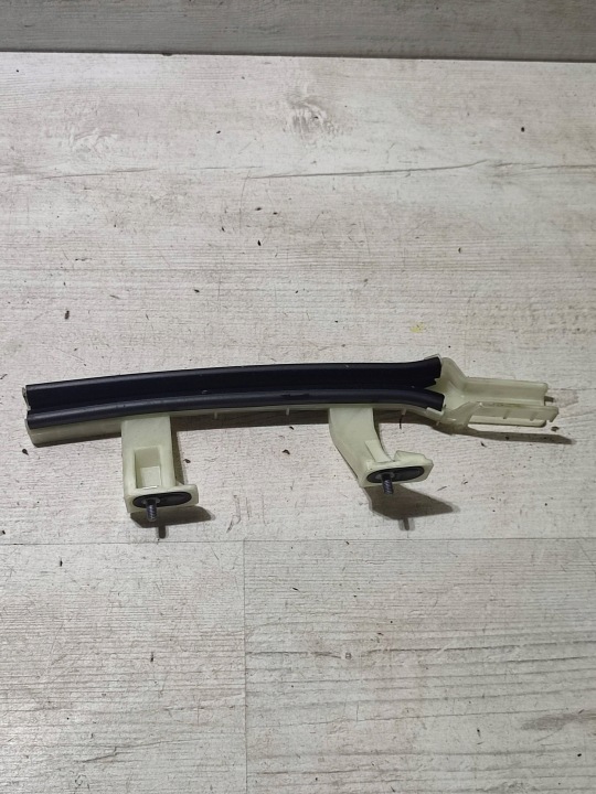 Opel Corsa F 2020 predok strana ľavá Element mocujacy szybe