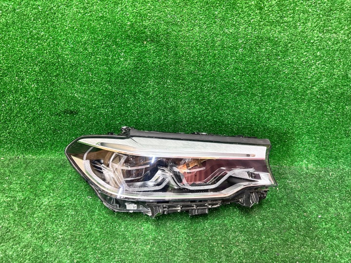 REFLEKTOR rechts BMW 5 G30 G31 FULL LED ADAPTIVE LED NR.R