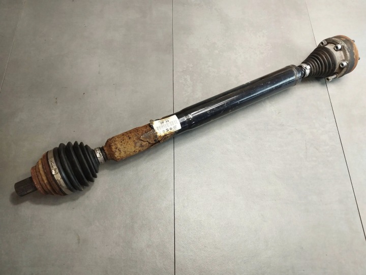 Volkswagen Scirocco poloos pravá předek 1K0407272PJ
