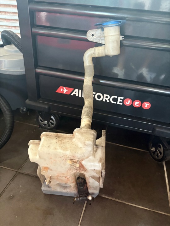 washer fluid tank SEAT LEON II VW GOLF V VI plus 1K0955453Q + pump