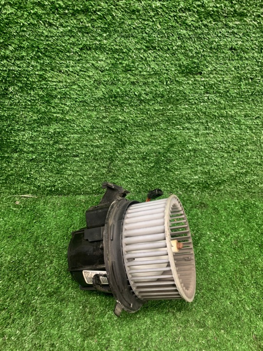 mini motor of heating MERCEDES W212 ROK 2011 /V7771001 W204LL4