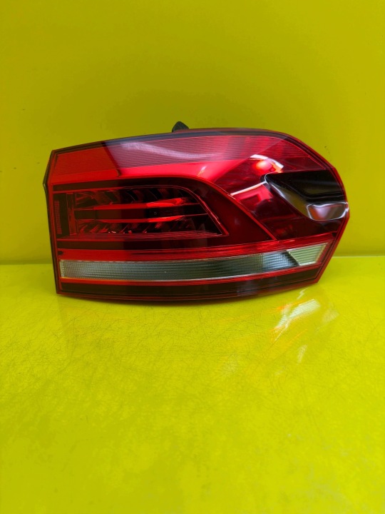 light rear right Volkswagen Touran II 2015- rear part 5TA945208A