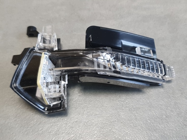 Audi A3 8Y Blinkerleuchte w lusterku rechts 8Y1949102A