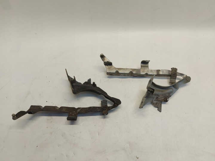 VOLVO XC90 II D5 Scharnier der Kühlergrill vorne links rechts 31352879