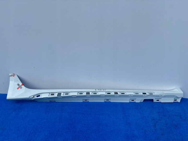 AUDI RS5 8W8 FL LIFT B9 pravá lišta prahová práh 8W8853860G E306DOK